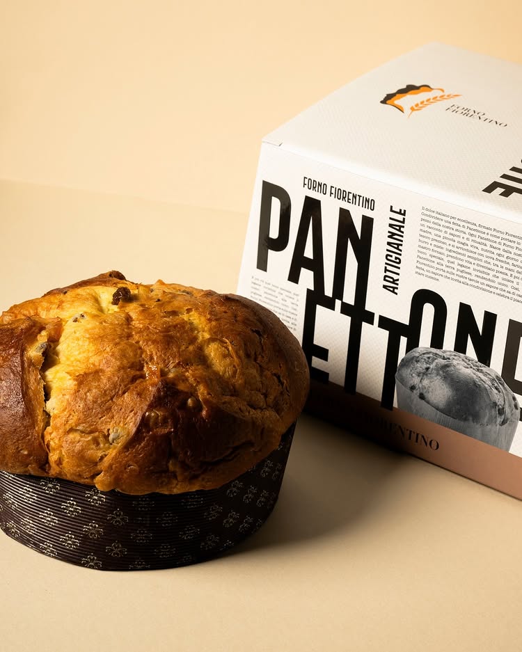 Il panettone Forno Fiorentino accanto alla sua scatola